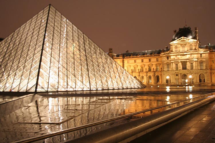 Louvre piramide