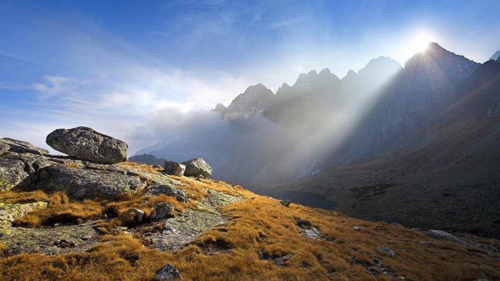 Montaña y sol