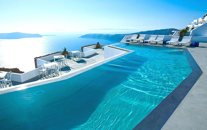 piscina-de-lujo-en-santorini