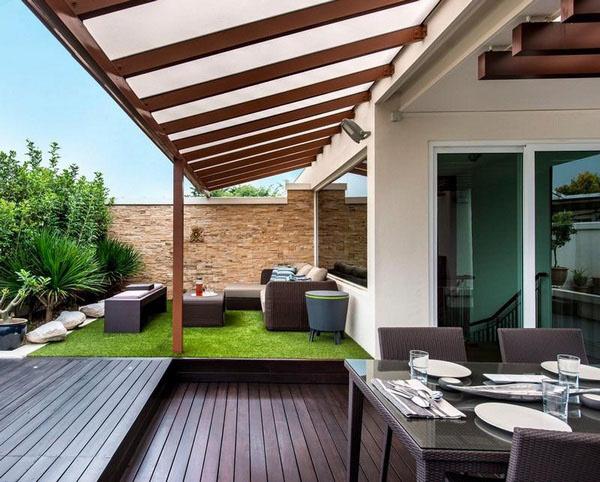 terraza-exterior-con-zona-de-estar-marquesina-y-jardin
